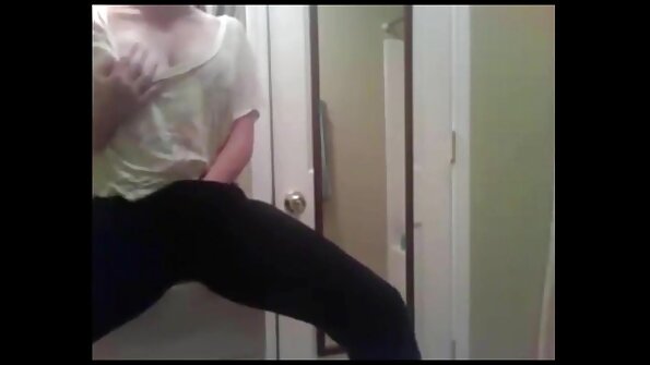 Anaalia rakastava ruskeaverikkö on läpäissyt suuren peniksen