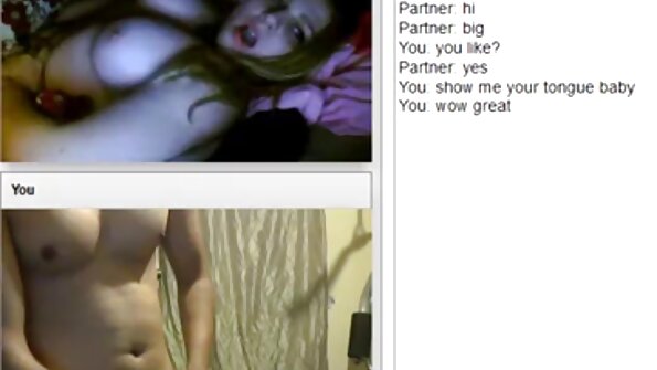 Musta nainen, jolla on pienet rinnat ja sopiva iso perse, saa valkoisen sauvan